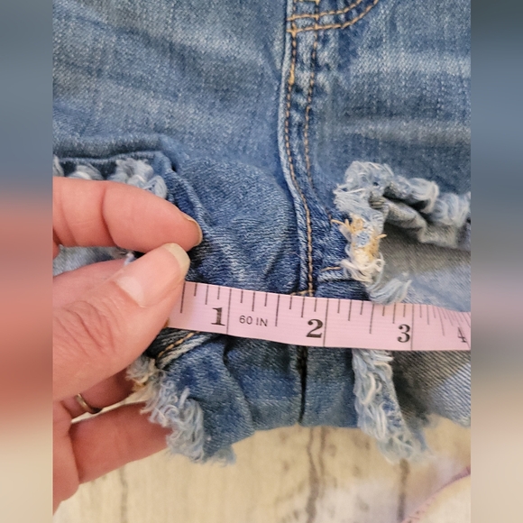 American Eagle Tomgirl distressed shortie jean shorts Size 10 - Picture 13 of 16